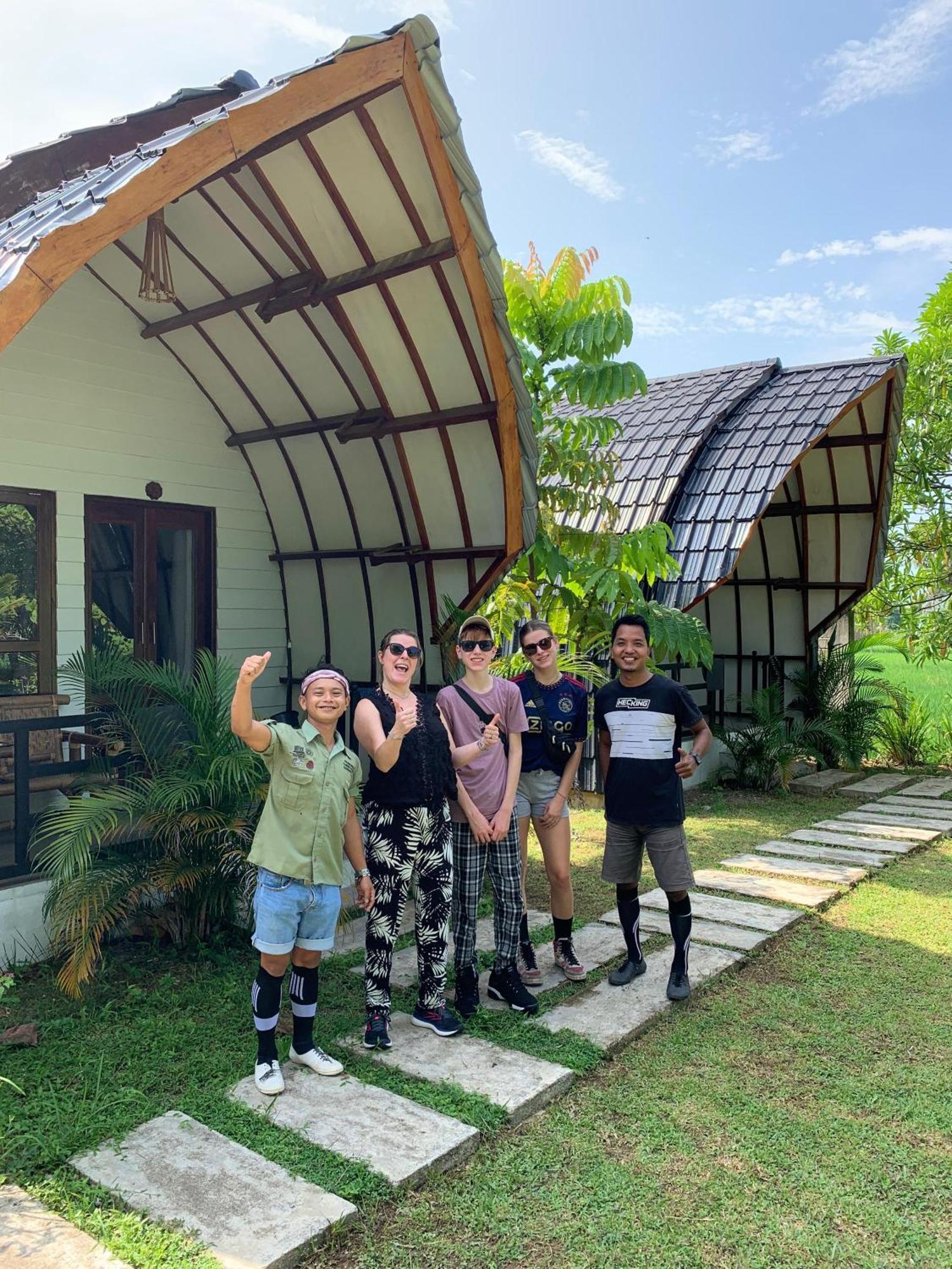 Gino'S Place - Guest House & Jungle Trekking Bukit Lawang Exterior photo