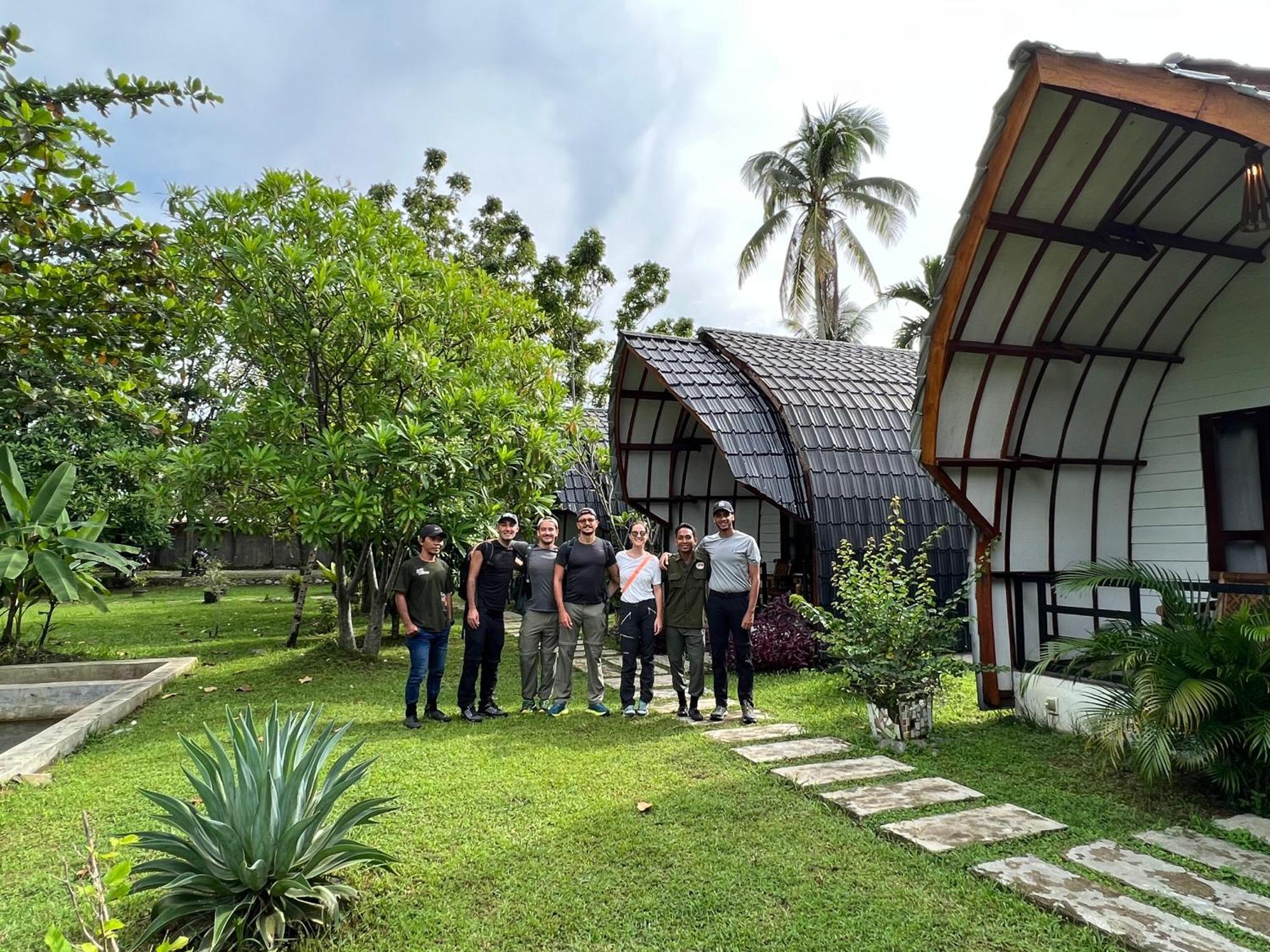Gino'S Place - Guest House & Jungle Trekking Bukit Lawang Exterior photo