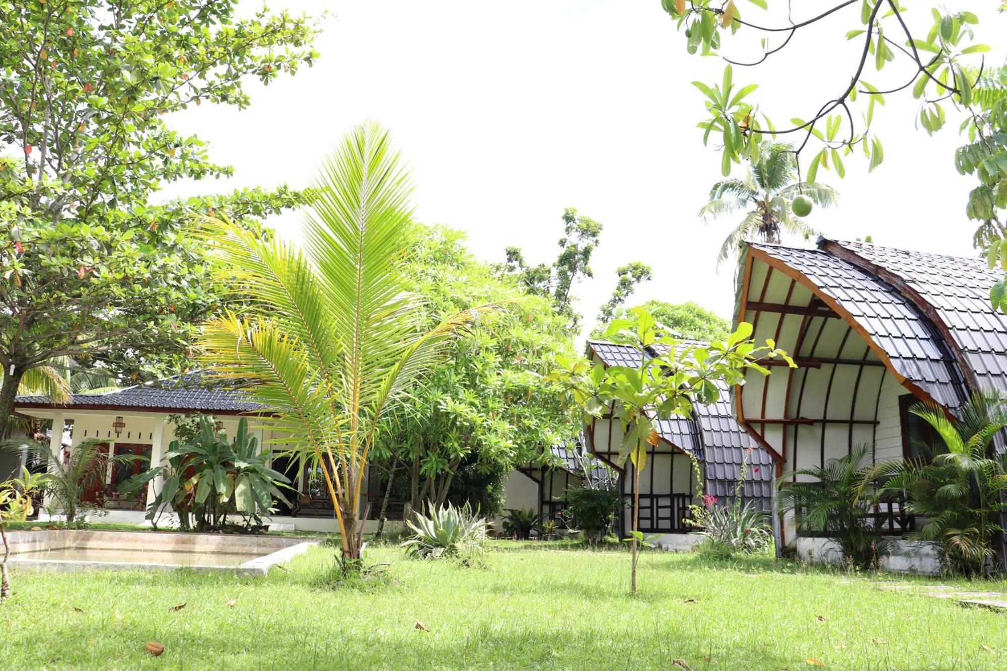 Gino'S Place - Guest House & Jungle Trekking Bukit Lawang Exterior photo